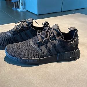 BRAND NEW Adidas NMD_R1 Core Black Carbon Shoes